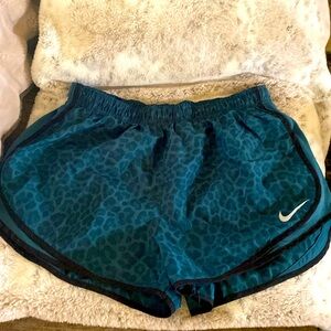 Women’s Fri fit Nike shorts sz XL